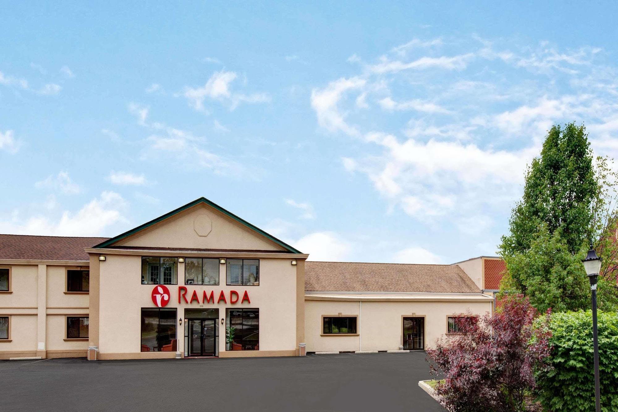 Hotel Ramada By Wyndham Stadtteil Flemington Exterior foto